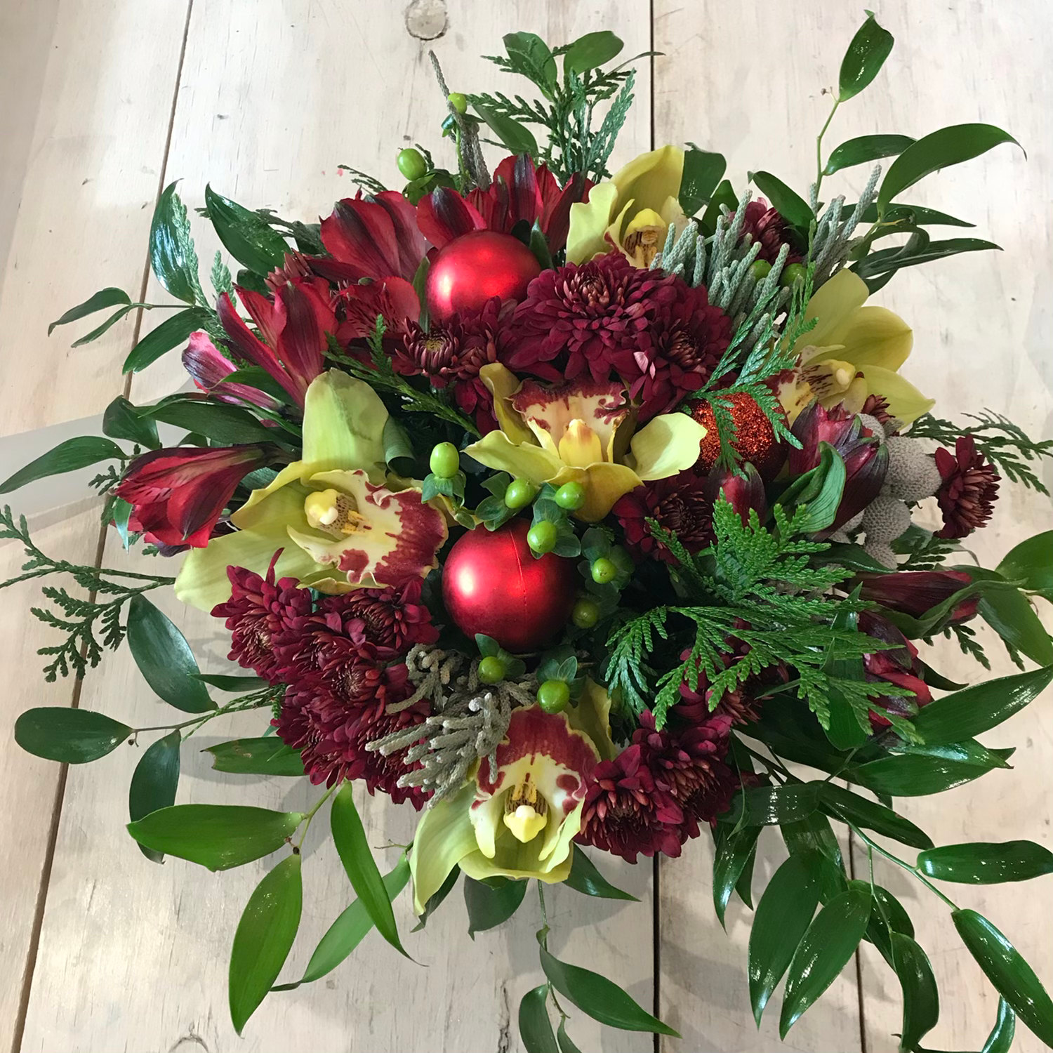 Festive Table Centerpiece - Miya Fleuriste - samedaydelivery