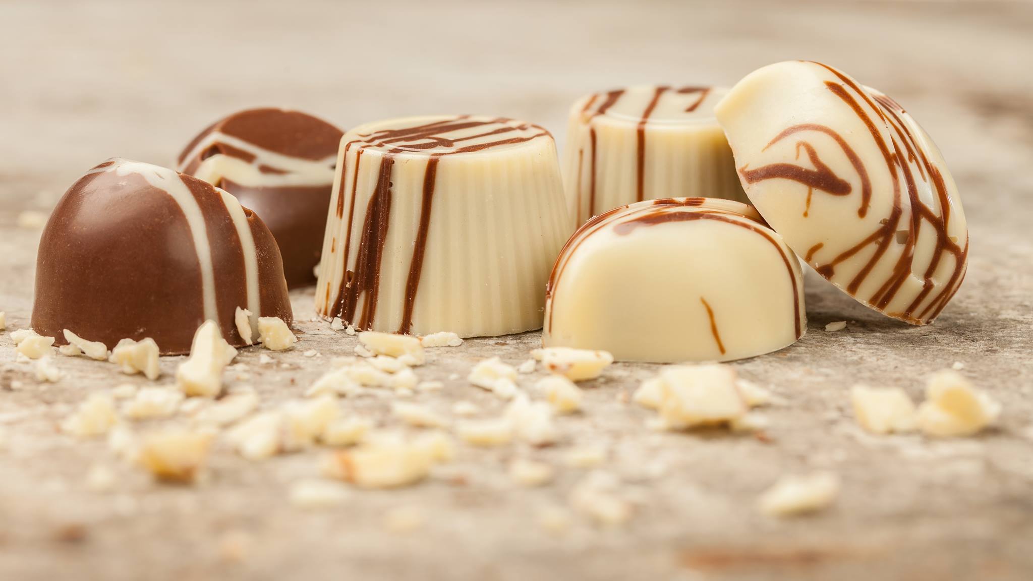 Belgian Praline Chocolates - Miya Fleuriste - samedaydelivery
