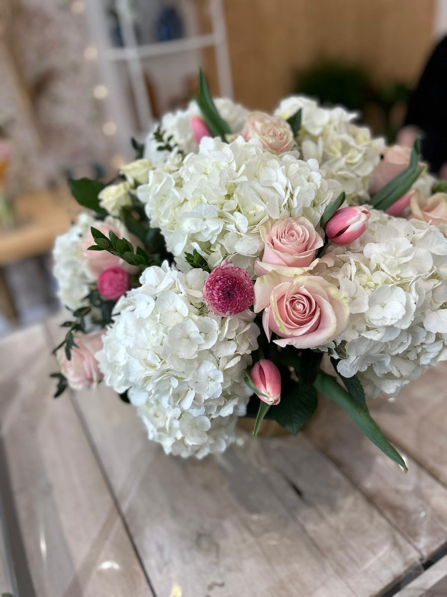 A glimpse of wedding florals by Miya