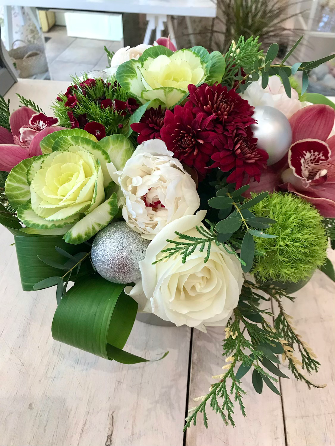 Noël Holiday Centerpiece - Miya Fleuriste - samedaydelivery